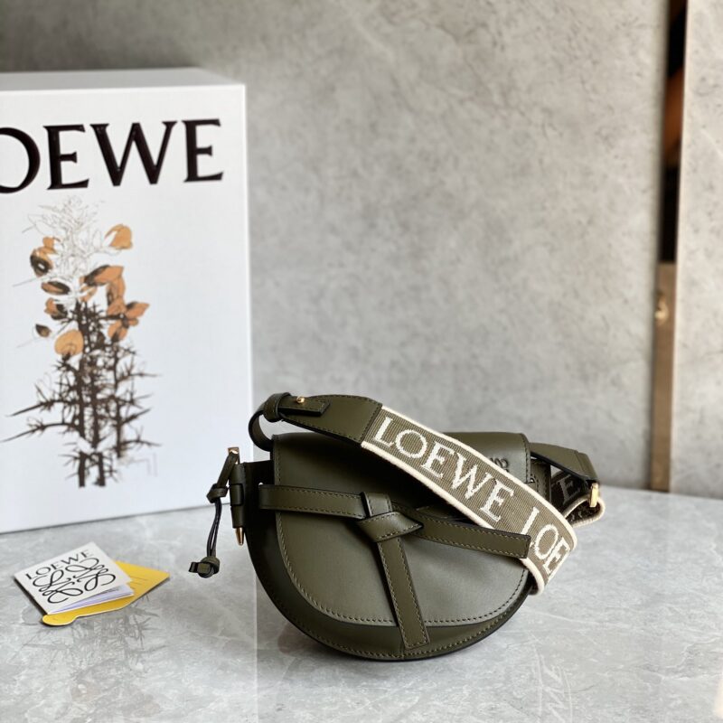 LOEWE 升级版字母寛肩带马鞍包MiniGateDual手袋 0672
