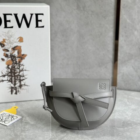 LOEWE 升级版字母寛肩带马鞍包MiniGateDual手袋 0672高级灰