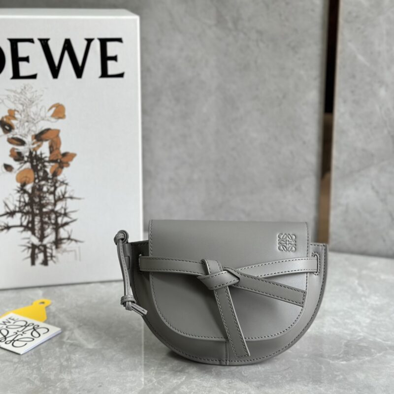 LOEWE 升级版字母寛肩带马鞍包MiniGateDual手袋 0672高级灰