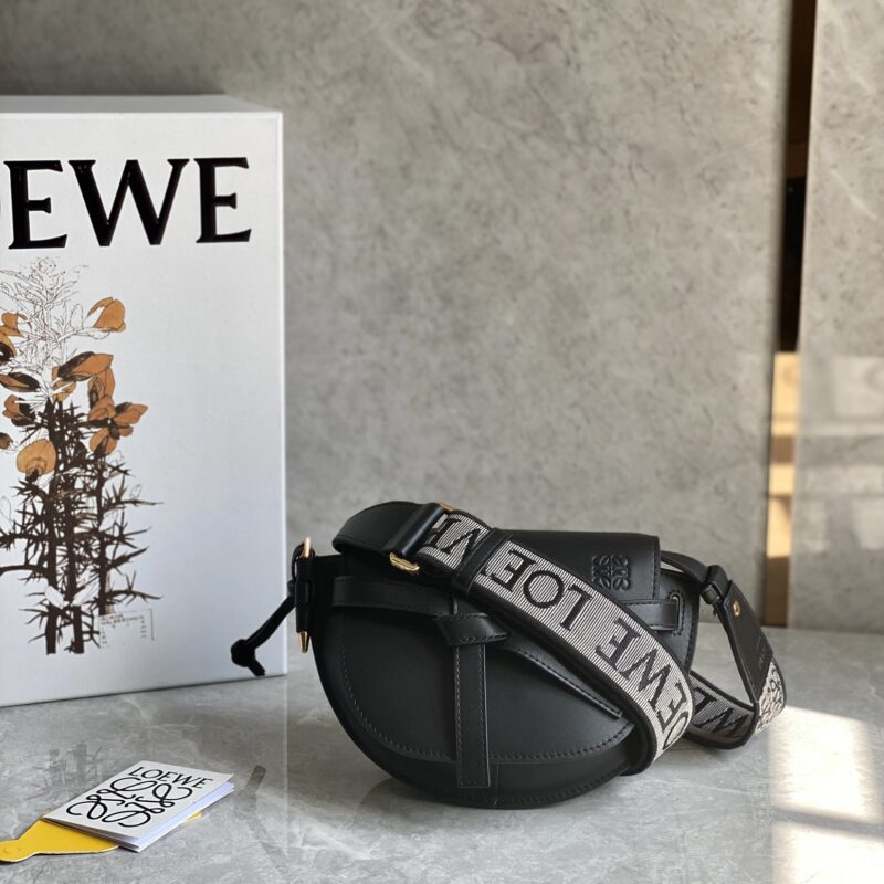 LOEWE 升级版字母寛肩带马鞍包MiniGateDual手袋 0672