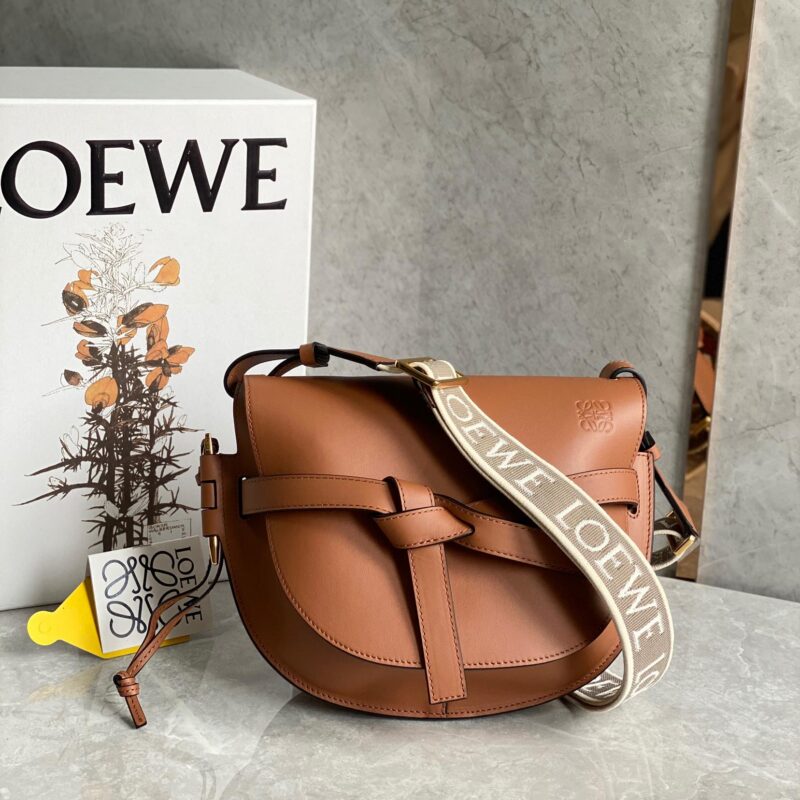 LOEWE 升级版字母寛肩带马鞍包MiniGateDual手袋 0671棕色