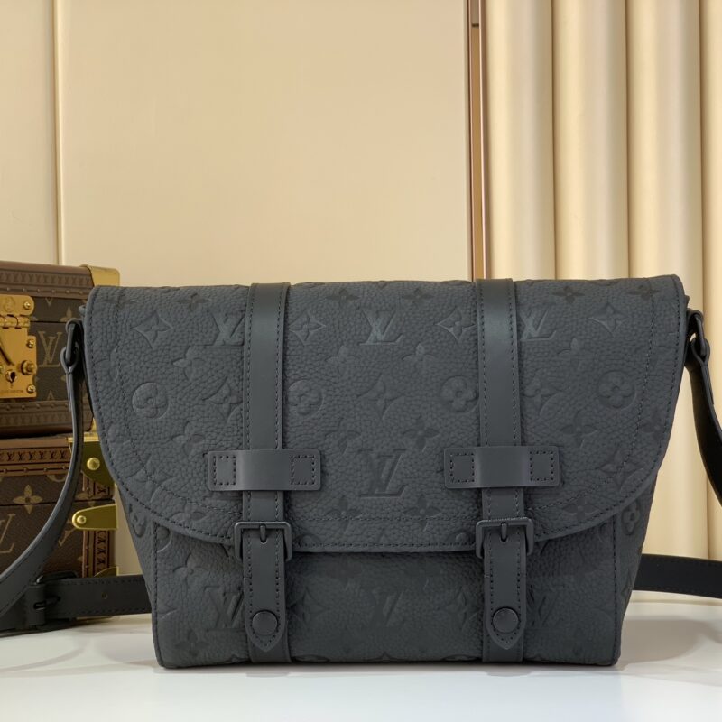 【原单精品】M28324黑色 全皮压花男包邮差包 Christopher 邮差包