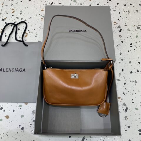 Balenciaga 超火爆的Rodeo系列全新推出了单肩包 款号：814112
