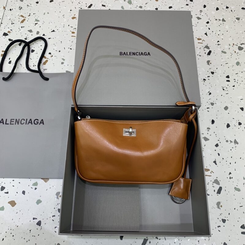 Balenciaga 超火爆的Rodeo系列全新推出了单肩包 款号：814112