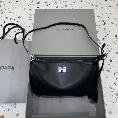 Balenciaga 超火爆的Rodeo系列全新推出了单肩包 款号：814112