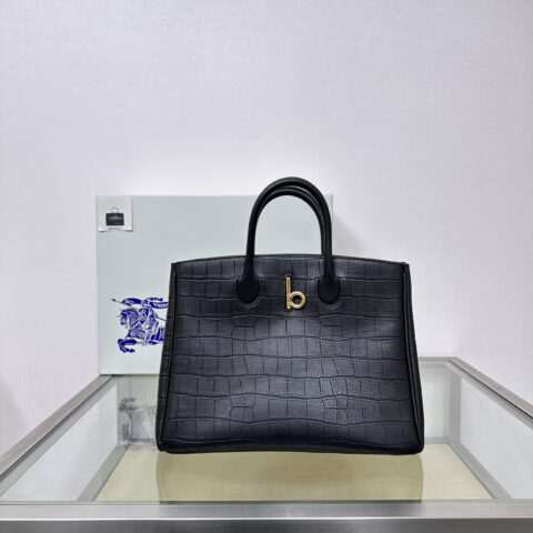 Burberry B家最新柔软立挺的托特包
