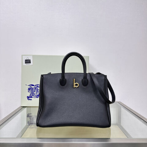 Burberry B家最新柔软立挺的托特包