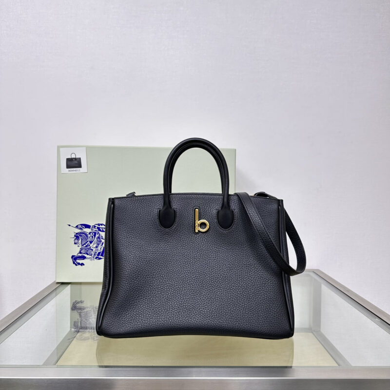 Burberry B家最新柔软立挺的托特包