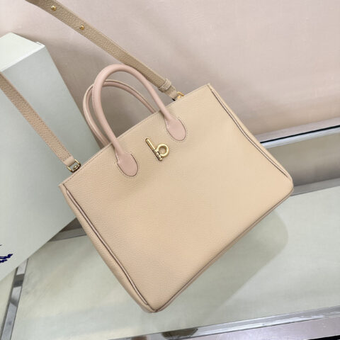 Burberry B家最新柔软立挺的托特包
