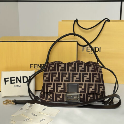 FENDI 全新 Mamma Baguette 款号 8692L