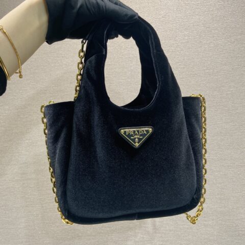 PRADA 丝绒水桶包 1BA410升级版