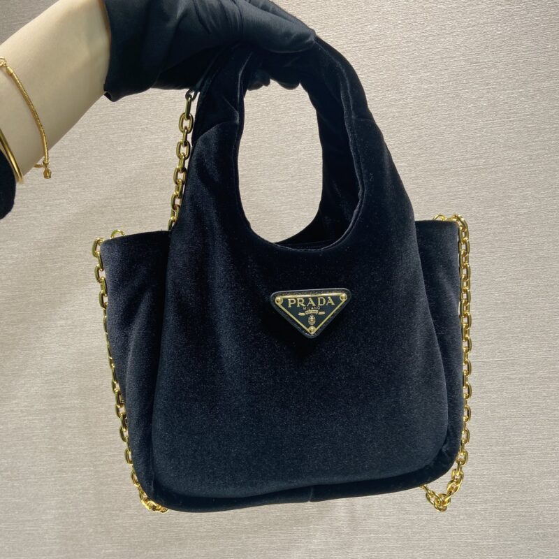PRADA 丝绒水桶包 1BA410升级版