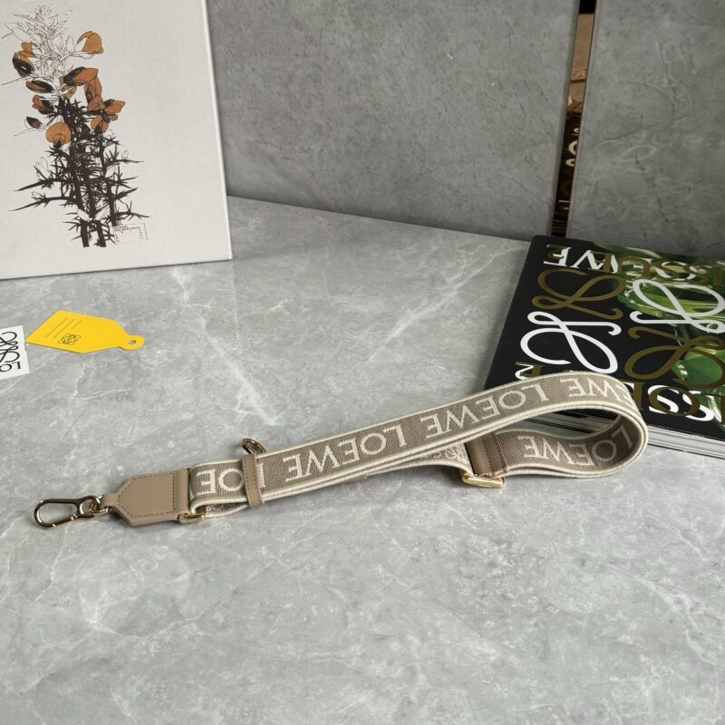 LOEWE 沙色字母宽肩带