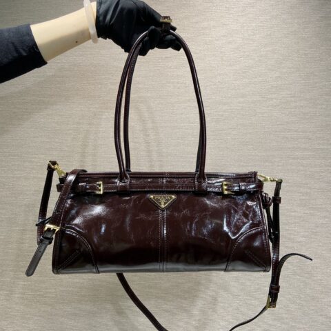 PRADA LusSolf油腊皮 1BA426小号新色