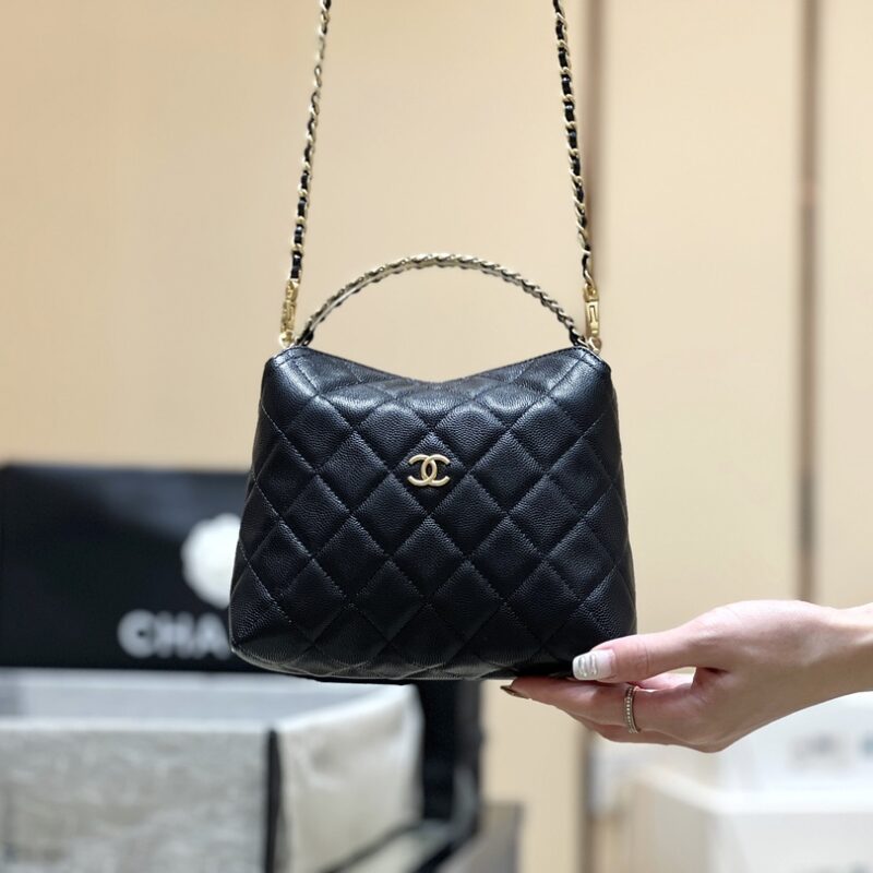 CHANEL 隐藏实用款牛皮手柄包 AP4066