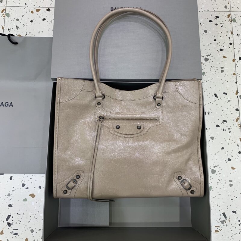 Balenciaga   Le City 竖版托特/机车包 款号：852668【大号杏色】