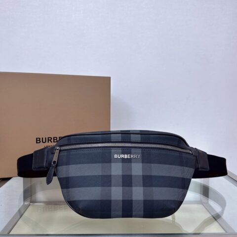 Burberry  最新灰色格纹腰包