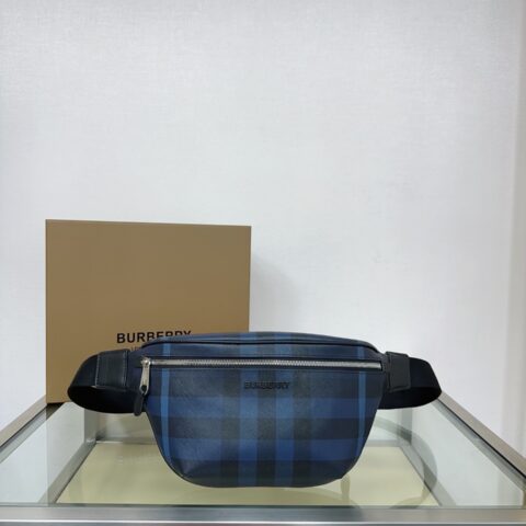 Burberry 最新新兰格腰包
