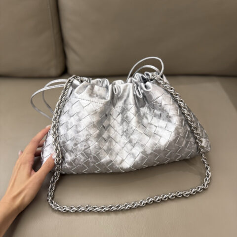 BV Dustbag Notte手拿包 丝绒银 型号:844626