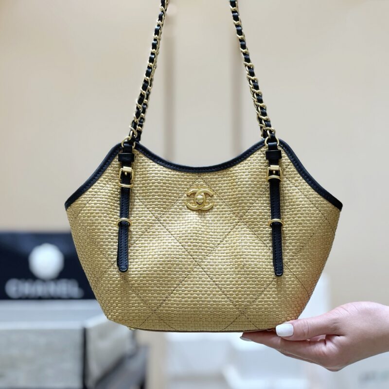 CHANEL 26C 度假风草编托特包👜AS6015