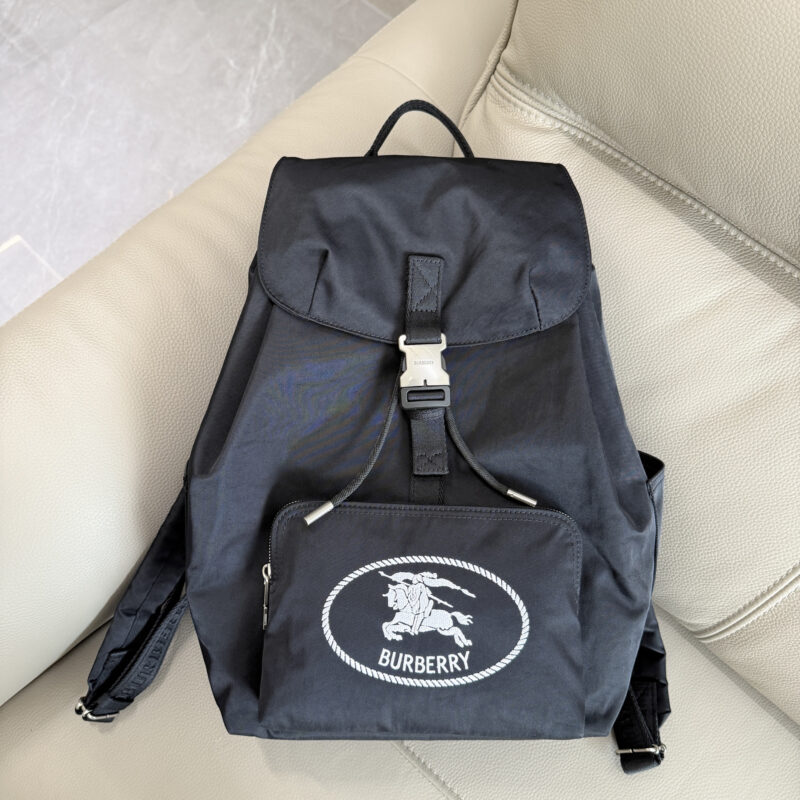 Burberry 新款马术骑士徽标双肩背