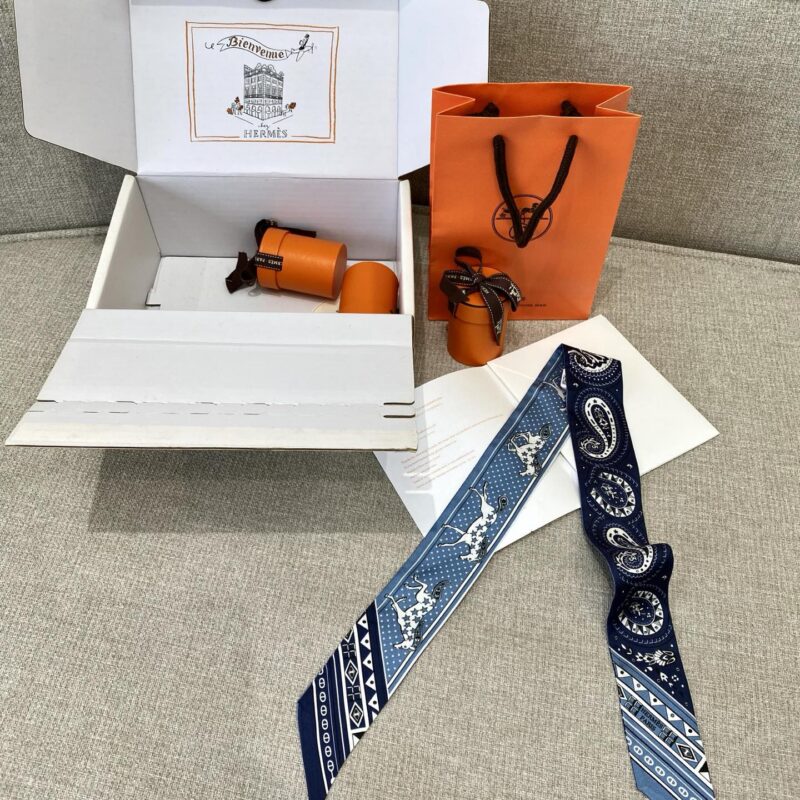 HERMES『爱心骏马BANDANA”Twilly小丝巾』