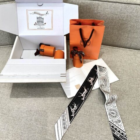 HERMES『爱心骏马BANDANA”Twilly小丝巾』