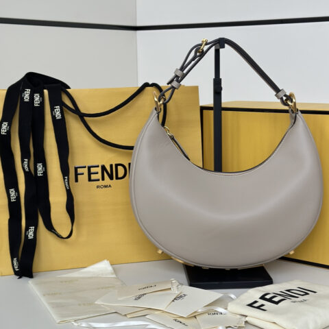 FENDI graphy腋下包的天花板 款号：80056M