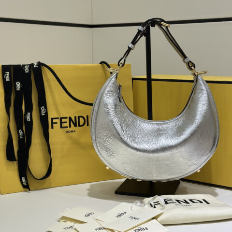 FENDI graphy腋下包的天花板 款号:80056M银色
