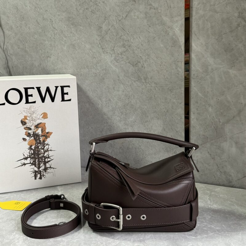 LOEWE 𝑝𝑢𝑧𝑧𝑙𝑒机车包 布朗尼棕 0189