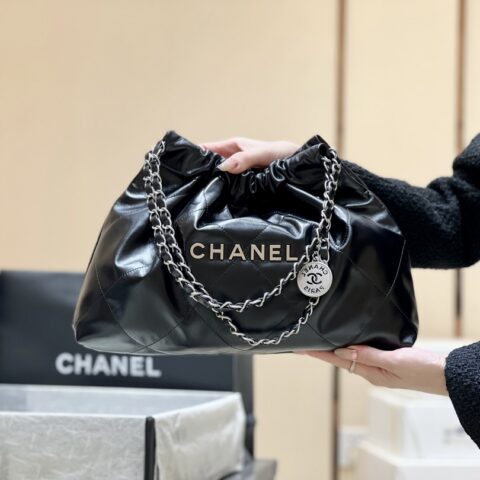CHANEL 24C推出的横款垃圾袋 AS4486