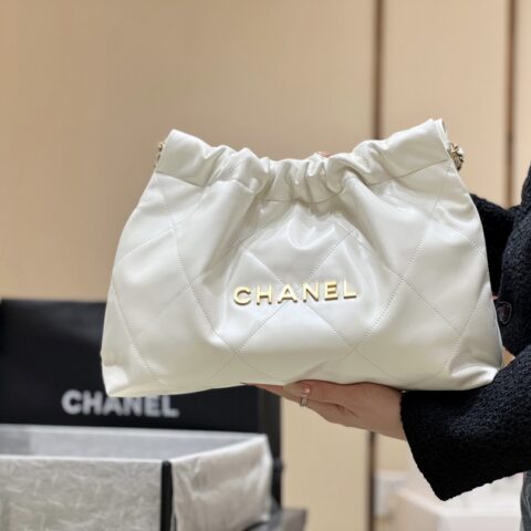 CHANEL 24C推出的横款垃圾袋 AS4486