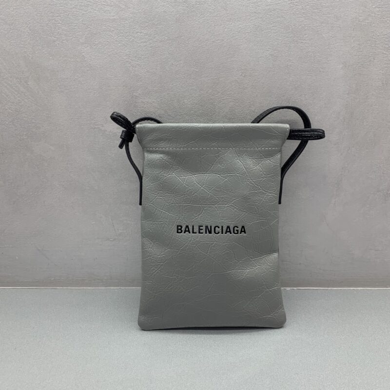 Balenciaga 𝗦𝗛𝗢𝗣𝗣𝗘𝗥 𝗗𝗨𝗦𝗧𝗕𝗔𝗚斜挎/手机包 款号：811012【小号】