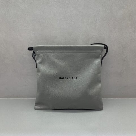 Balenciaga 𝗦𝗛𝗢𝗣𝗣𝗘𝗥 𝗗𝗨𝗦𝗧𝗕𝗔𝗚斜挎包 款号:811012 【中号】