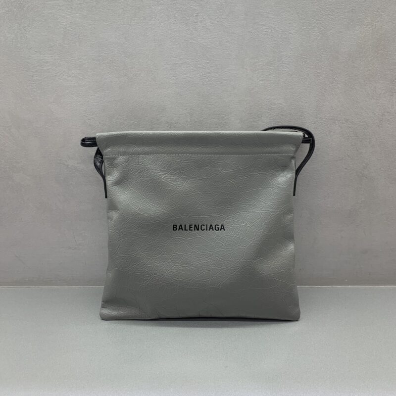 Balenciaga 𝗦𝗛𝗢𝗣𝗣𝗘𝗥 𝗗𝗨𝗦𝗧𝗕𝗔𝗚斜挎包 款号:811012 【中号】