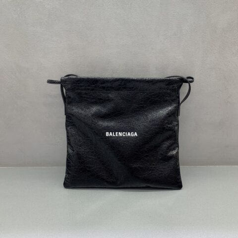Balenciaga 𝗦𝗛𝗢𝗣𝗣𝗘𝗥 𝗗𝗨𝗦𝗧𝗕𝗔𝗚斜挎包 款号:811012 【中号】