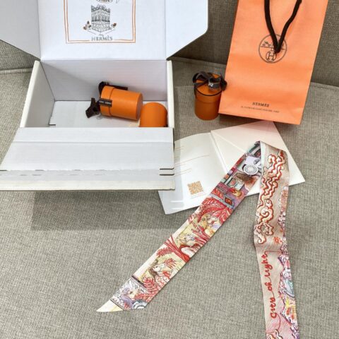 HERMES『光之城 Twilly小丝巾』