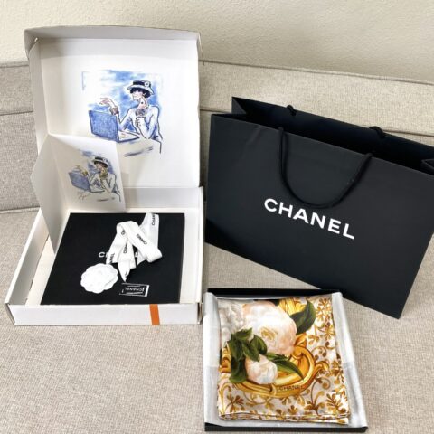 CHANEL 26C『黄金花卉丝巾』