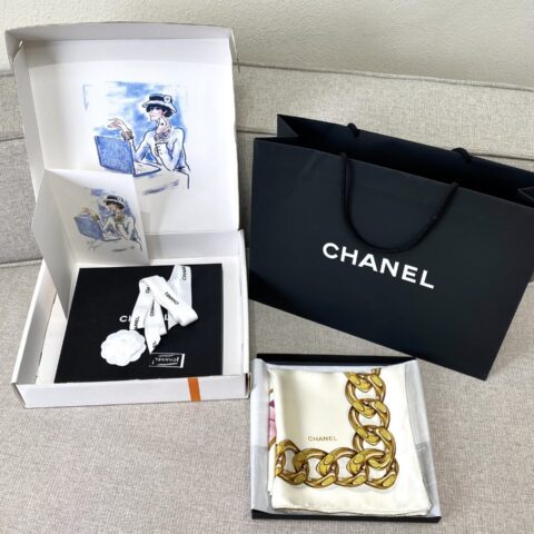 CHANEL 26C『珠宝链条花卉』白金色