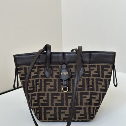 FENDI 新款折叠包Origami 款号8626s