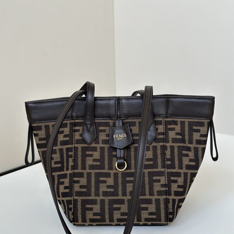 FENDI 新款折叠包Origami 款号8626s