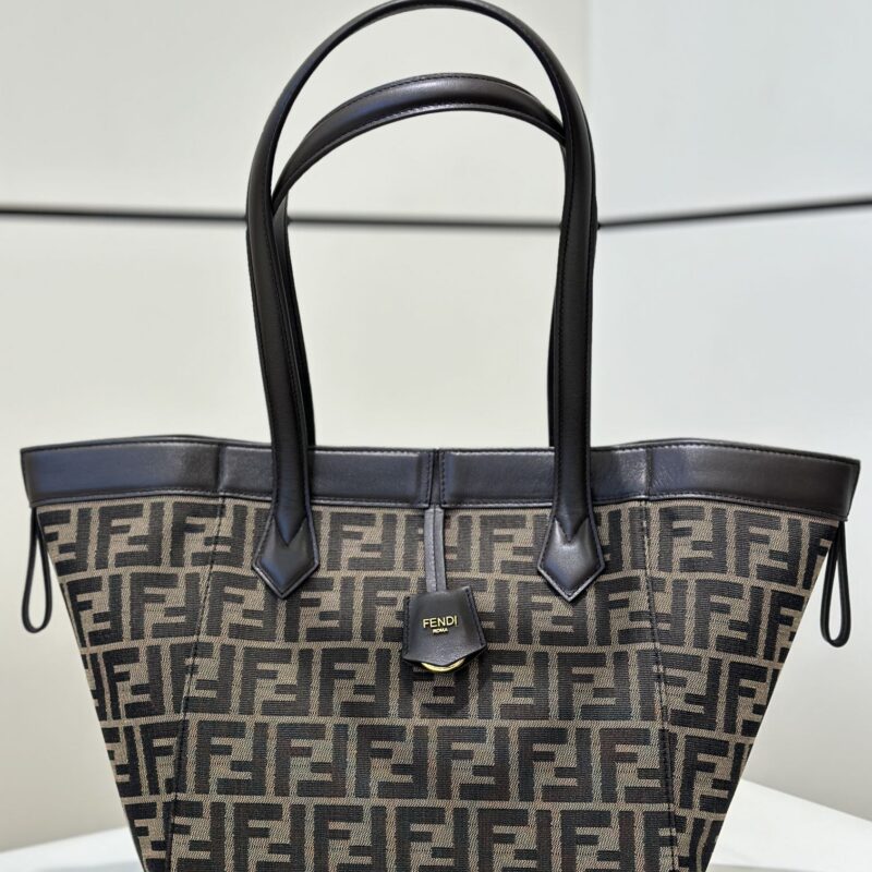 FENDI 新款折叠包Origami 款号8626