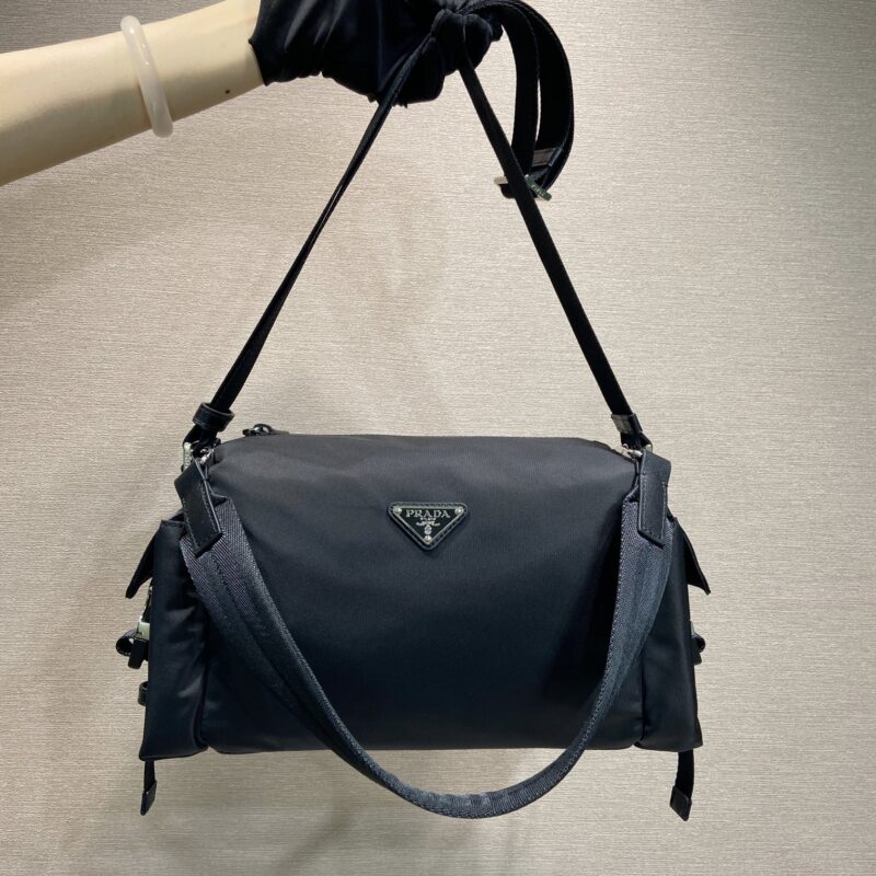 PRADA 新品探索包 2VH206尼龙布