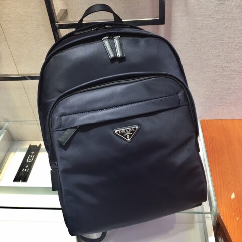 PRADA 独家首发 2VZ048双肩背包
