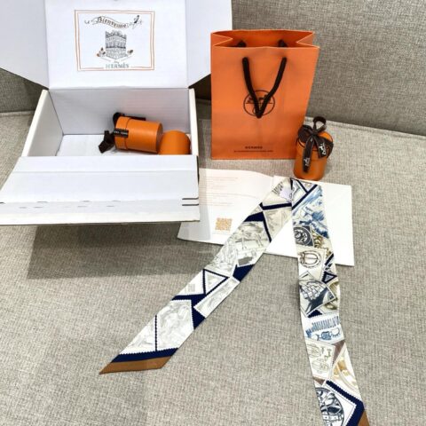HERMES 『福宝集邮者Twilly小丝巾』
