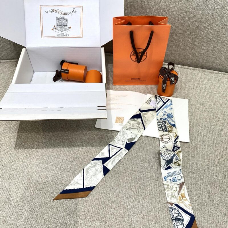 HERMES 『福宝集邮者Twilly小丝巾』