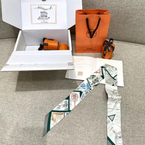 HERMES 『福宝集邮者Twilly小丝巾』