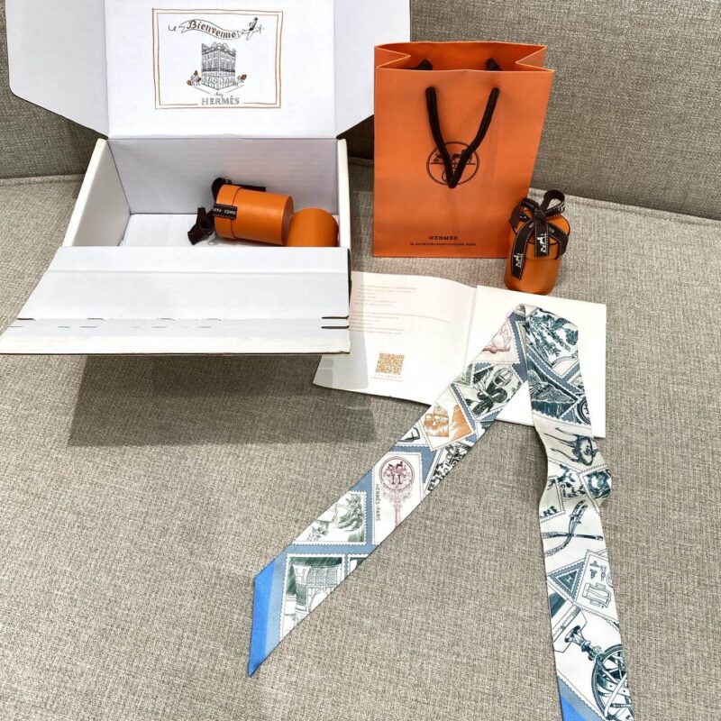 HERMES『福宝集邮者Twilly小丝巾』