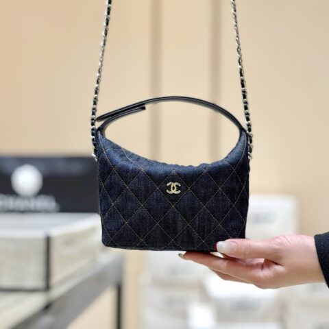 CHANEL 26p牛仔菜篮子饺子包💼 AP4386