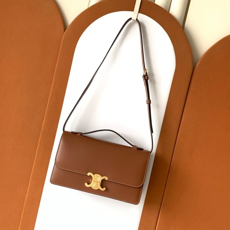 CELINE Halfmoon 半月包🛍️ 款号：L102U3